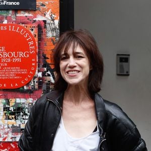La maison de Serge Gainsbourg a ouvert au public, à l’initiative de sa fille Charlotte.

Charlotte Gainsbourg lors de la cérémonie de dévoilement de la plaque "Maison des Illustres" de la Maison Gainsbourg à Paris.

© Christophe Clovis/Bestimage