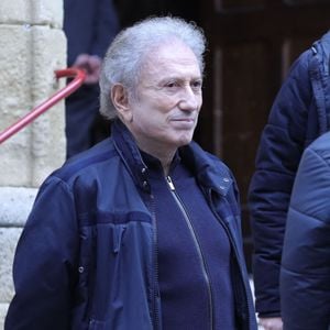 Dans la même région où il a longtemps profité d'une autre villa très sentimentale.

Michel Drucker - Obsèques de Sylvain Augier en l'église de Sommières, petite commune du Gard le 27 mars 2024. © Franz Chavaroche/Nice-Matin/Bestimage