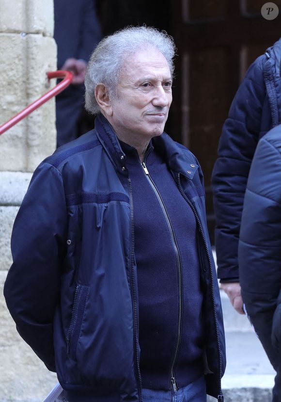 Dans la même région où il a longtemps profité d'une autre villa très sentimentale.

Michel Drucker - Obsèques de Sylvain Augier en l'église de Sommières, petite commune du Gard le 27 mars 2024. © Franz Chavaroche/Nice-Matin/Bestimage