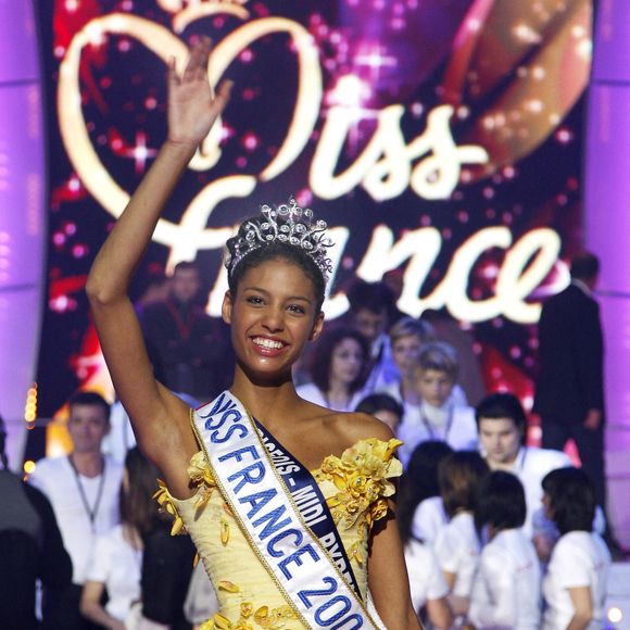 La reine de beauté s'est éloignée des flashs des photographes pour fonder une famille et bâtir une carrière outre-Atlantique...

L'élection de Miss France 2009 a eu lieu le 6 décembre 2008 au théâtre du Puy du Fou en Vendée. La gagnante du concours Miss France 2009 est Chloe Mortaud, Miss Albigeois qui a recu la couronne avec beaucoup d'emotion. Photo Patrick Bernard/Abaca