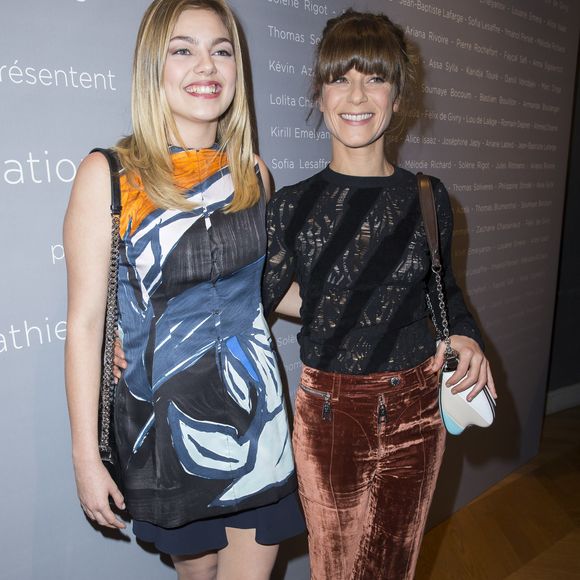Louane Emera (veste et jupe Dior, sac Diorama de Dior) et Marina Foïs - Photocall de la soirée des "Révélations César 2015" au salon Chaumet à Paris le 12 janvier 2015. OLIVIER BORDE / BESTIMAGE