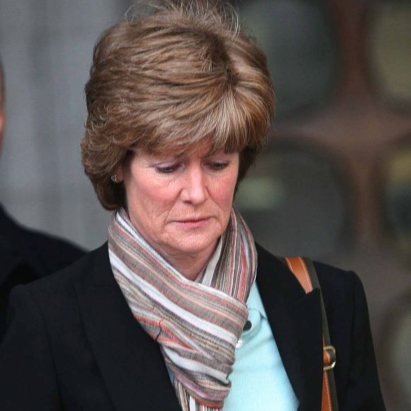 Lady Sarah a été hospitalisée plusieurs jours à la suite de sa blessure.

Info du 27 octobre 2025 — La tante du prince William et du prince Harry a été grièvement blessée après une « très mauvaise chute » de cheval, a révélé son frère. Lady Sarah McCorquodale, 70 ans, sœur aînée de la princesse Diana, a été hospitalisée à la suite de cet accident.
(Photo d’archives : Lady Sarah McCorquodale quittant la Haute Cour de Londres, le 7 avril 2008, après avoir assisté à l’enquête sur la mort de sa sœur, la princesse Diana, et de Dodi Al-Fayed — Express Syndication / Bestimage.)