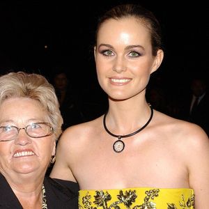 Laeticia Hallyday et sa grand-mère Elyette Boudou, à la cérémonie d'ouverture de l'Amnesia, le nouveau club de la star française du rock Johnny Hallyday, 01/10/2003 - © Gorassini-Guerin/ABACA