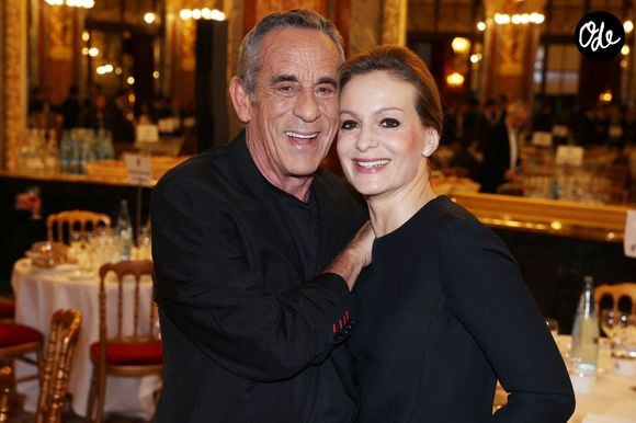 Exclusivité - Thierry Ardisson et son épouse Audrey Crespo-Mara célèbrent son 74e anniversaire lors du « Grand Prix des Agences de l’année - Dîner des Rois Mages » qui s’est tenu à l’hôtel InterContinental Opéra le 6 janvier 2023 à Paris, en France. Photo de Jérôme Dominé/ABACAPRESS.COM