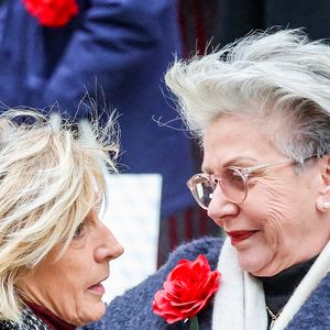Evelyne Dhéliat et Françoise Laborde, la soeur de la défunte - Arrivées aux obsèques de C.Laborde en l’église Saint-Roch à Paris, le 6 février 2025. Décédée le 28 janvier 2025 à l'âge de 73 ans, l'ancienne présentatrice météo de TF1 (1988 - 2017) était atteinte de la maladie neurodégénérative à corps de Lewy. 
© Jacovides - Moreau / Bestimage