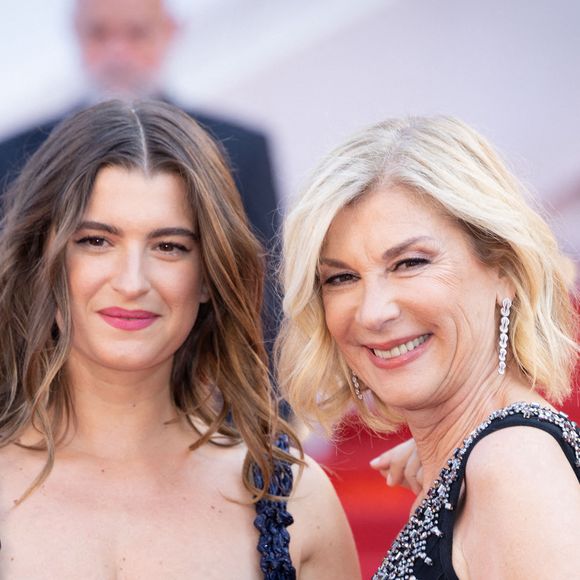 Fille de Michèle Laroque et de son premier mari, Oriane Deschamps...
Michèle Laroque et Oriane Deschamps assistent au tapis rouge de "Asteroid City" lors de la 76ème édition du festival de Cannes au Palais des Festivals, France. Photo Shootpix/ABACAPRESS.COM