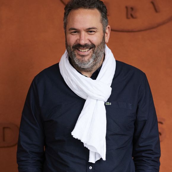 La deuxième est un magazine
Bruce Toussaint - Les célébrités au village lors des Internationaux de France de tennis de Roland Garros 2024 à Paris. Le 5 juin 2024. 
© Jacovides-Moreau/Bestimage