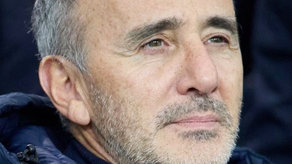 "Pas facile de…" : Elie Semoun, de nouveau papa à 61 ans, partage une nouvelle photo et vit un instant compliqué avec son bébé