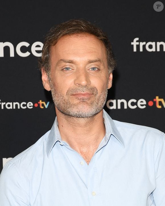 Augustin Trapenard au photocall pour la conférence de presse de rentrée de France TV à la Grande Halle de la Villette à Paris, France, le 11 juillet 2023. © Coadic Guirec/Bestimage