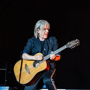 En effet, en dehors des scènes, le chanteur et guitariste pose ses valises et ses guitares dans un moulin qu'il a acheté en 2013...

Jean-Louis Aubert se produit au Paléo Festival Nyon à Nyon, Suisse, le 23 juillet 2025. Photo Loona/Abaca