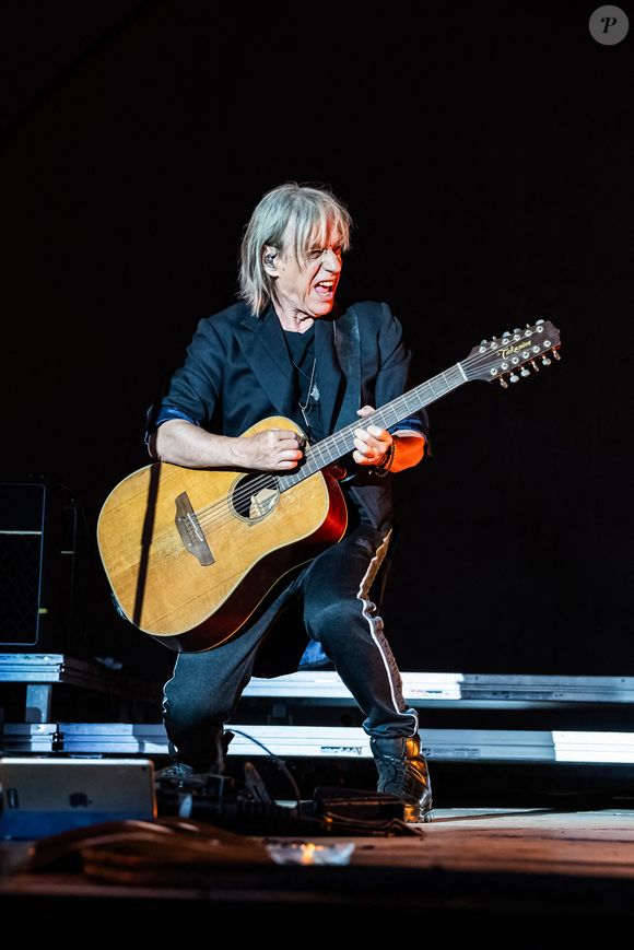 En effet, en dehors des scènes, le chanteur et guitariste pose ses valises et ses guitares dans un moulin qu'il a acheté en 2013...

Jean-Louis Aubert se produit au Paléo Festival Nyon à Nyon, Suisse, le 23 juillet 2025. Photo Loona/Abaca
