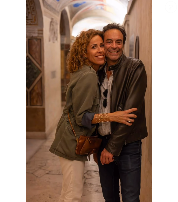 Il tague une amie, Micaela Calabresi Marconi, eutrepreneuse, décoratrice d'intérieur et créatrice de marque
Anthony Delon et son amie italienne Micaela Calabresi Marconi