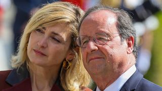 Elle ne pensait peut-être pas que ça ressortirait mais voici Julie Gayet dans des images qui ont de quoi surprendre