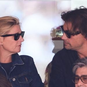 Bertrand Chameroy, Anne-Elisabeth Lemoine - Célébrités dans les tribunes de la finale homme des Internationaux de France de tennis de Roland Garros 2024 à Paris le 9 juin 2024. © Jacovides-Moreau/Bestimage