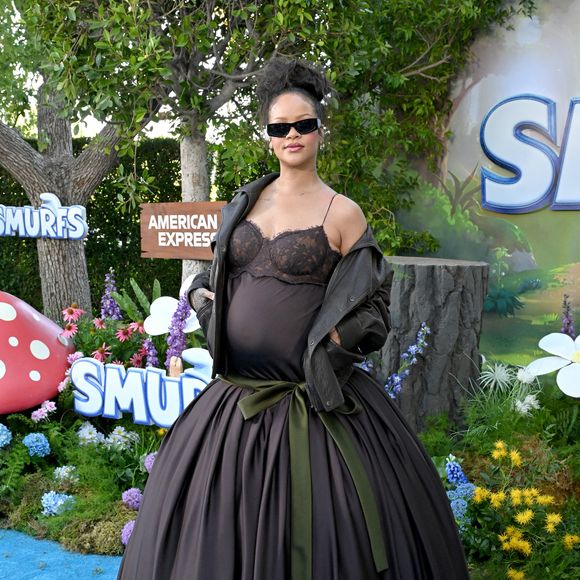 Une apparition familiale maîtrisée, qui confirme que chez Rihanna et A$AP Rocky, le style est une affaire de famille.

Le 13 juillet 2025, Rihanna a assisté à la première à Los Angeles du film “Les Schtroumpfs” produit par Paramount Pictures, aux studios Paramount à Los Angeles, Californie (réf. : 250713A1). GOFF INF / BESTIMAGE