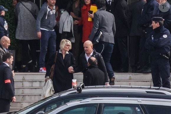 Louis Bodin, entre dans un taxi alors qu'il quitte le pavillon d'honneur de l'aéroport Roissy-Charles-de-Gaulle à Paris, après l'arrivée d'Argentine des stars du sport français et de l'équipe de la série de télé-réalité "Dropped", le 14 mars 2015. Photo ABACAPRESS.COM