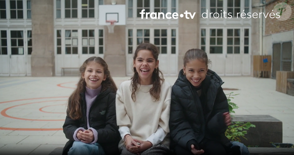 Contrairement à son frère Léon, 17 ans, qui a déjà fait plusieurs apparitions publiques.

Lila, la fille de Mélissa Theuriau et Jamel Debbouze, apparaît dans "Le Temps des femmes", un documentaire diffusé sur France 2 le 16 décembre 2025.
