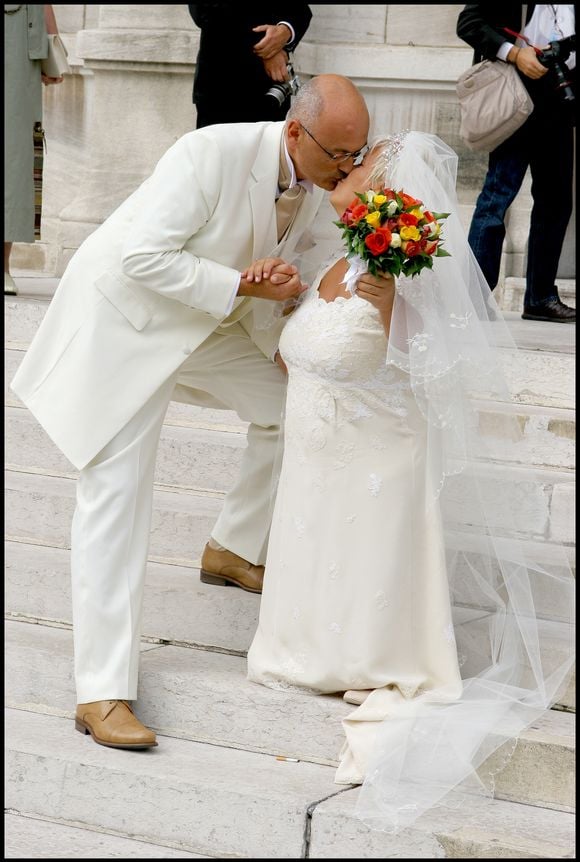 Archive - Mariage de Mimie Mathy et Benoist Gérard à la mairie de Neuilly Sur Seine le 27 août 2005. © Guillaume Gaffiot / Bestimage