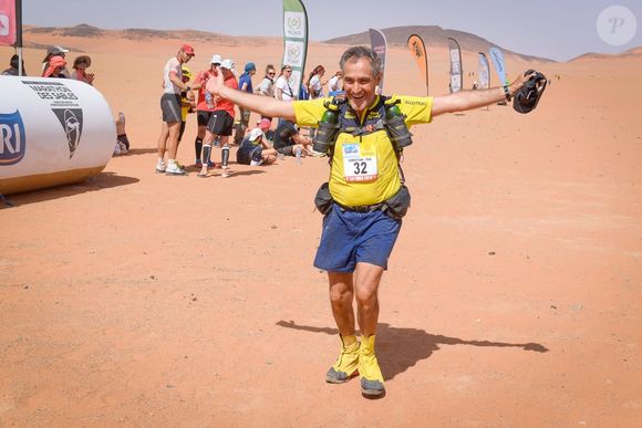 Cette course ultra-exigeante dans le Sahara consiste à parcourir 250 kilomètres en totale autosuffisance alimentaire.

Christian Ginter, recordman du monde de participations au Marathon des sables.