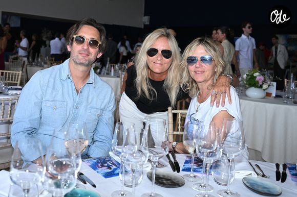 Un événement prestigieux qu'ils n'auraient manqué pour rien au monde
Exclusif - Dimitri Rassam, Marie Poniatowski, Virginie Coupérie-Eiffel dans l'espace VIP, lors de la 12ème édition Longines Paris Eiffel Jumping au pied de la Tour Eiffel sur le Champ-de-Mars à Paris, le 19 juin 2026. 

© Perusseau-Veeren/Bestimage