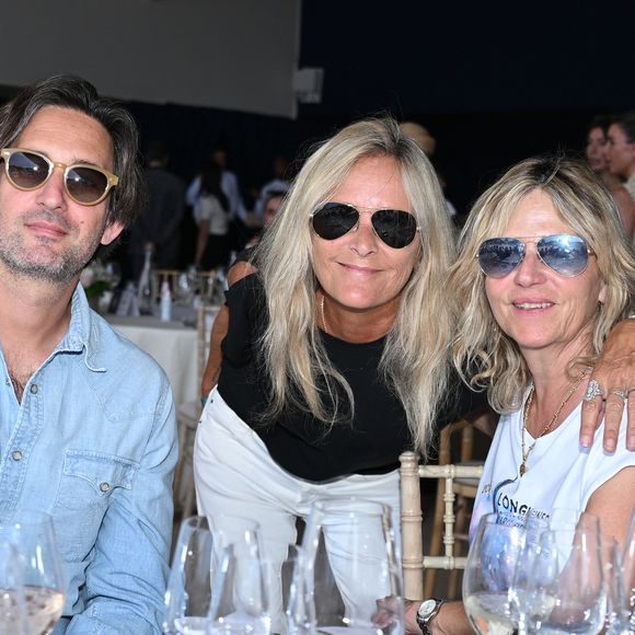 Un événement prestigieux qu'ils n'auraient manqué pour rien au monde
Exclusif - Dimitri Rassam, Marie Poniatowski, Virginie Coupérie-Eiffel dans l'espace VIP, lors de la 12ème édition Longines Paris Eiffel Jumping au pied de la Tour Eiffel sur le Champ-de-Mars à Paris, le 19 juin 2026. 

© Perusseau-Veeren/Bestimage