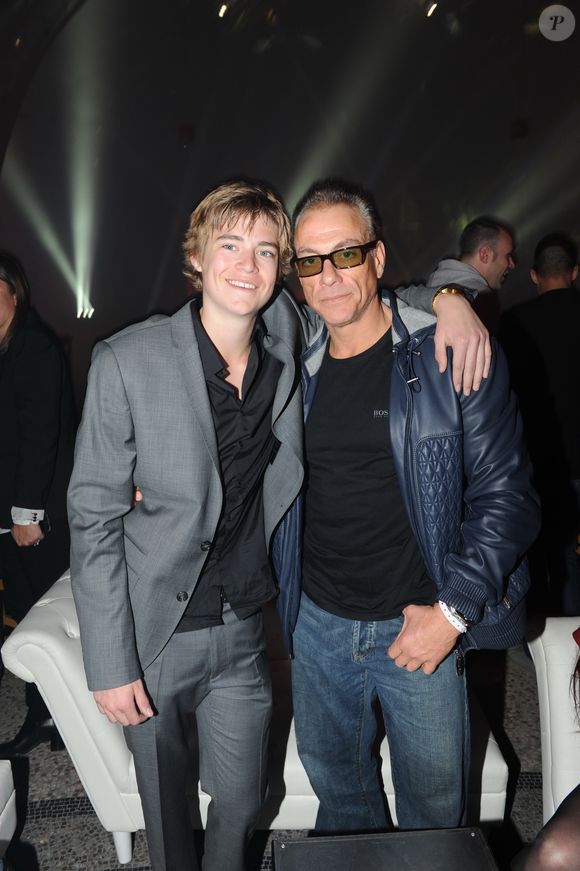 Il a été reconnu coupable de conduite en état d’ébriété

Jean Claude Van Damme et son fils Nicholas - Radio FG fete ses 20 ans au Grand Palais a Paris le 5 Avril 2012. 
Crédit : JEAN BLANC / BESTIMAGE