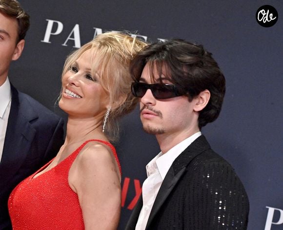 Le couple a sorti le grand jeu, misant sur l'élégance intemporelle et le sur-mesure.

Brandon Thomas Lee, Pamela Anderson, et Dylan Jagger Lee - Première du documentaire consacré à Pamela Anderson, "Pamela, une histoire d'amour" (Netflix) à Hollywood.