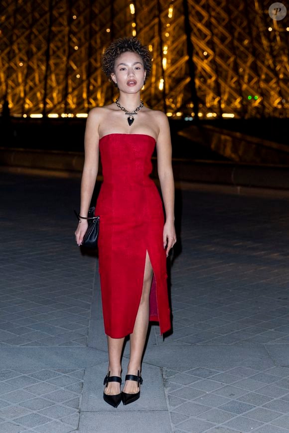 Louiza Aura - Photo Call du « Le Grand Diner du Louvre « lors de la Fashion Week  à Paris le 5 mars 2025. © Olivier Borde /Bestimage