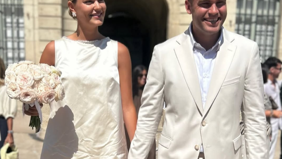 Une star du XV de France s'est mariée : sa femme en robe sublime à la mairie, pour ce "oui" sous les projecteurs
