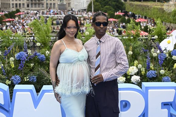 Rihanna, enceinte, et son compagnon A$AP Rocky (ASAP) aux arrivées et au photocall de la première du film Les Schtroumpfs au Mont des Arts à Bruxelles, Belgique, le 28 juin 2025. © Jan De Meuleneir/Photonews/Bestimage
