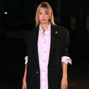 Angèle au Défilé Chanel, Collection Prêt-à-porter Printemps / Eté 2027 dans le cadre de la Fashion Week de Paris, le 5 Octobre 2026. 

© Bertrand Rindoff / Bestimage
