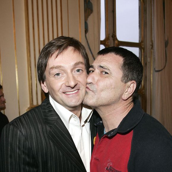 Photo d'archives - Pierre Palmade et Jean-Marie Bigard assistent à la cérémonie organisée au ministère français de la Culture à Paris, France, le 23 mars 2006, en l'honneur de Pierre Palmade recevant le 'Prix Raymond Devos de la langue française'.  Photo par Laurent Zabulon/ABACAPRESS.COM