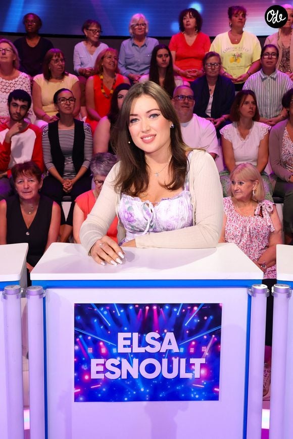 Elsa Esnoult lors de l'enregistrement de l’émission "On Connait La Chanson Céline Dion", présentée par L.Boccolini et diffusée le 1er septembre sur W9, à Paris, France, le 2 juillet 2026. © Jack Tribeca/Bestimage