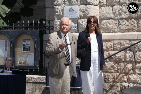 Jacques Mailhot et sa femme Lydie De Sarzens lors des obsèques de Philippe Bouvard en l'église Notre-Dame de Bon Voyage à Cannes, le 31 août 2026.
© Chavaroche-Guignebourg / Bestimage