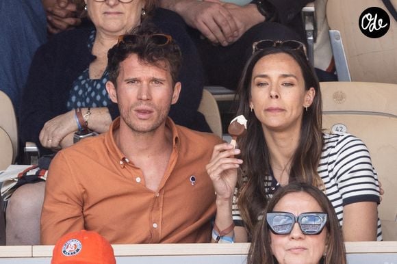 Marine Lorphelin (Miss France 2013) et son compagnon Stanislas Gruau dans les tribunes lors des Internationaux de France de Tennis de Roland Garros 2026, à Paris, France, le 6 juin 2026. © Jacovides-Moreau/Bestimage