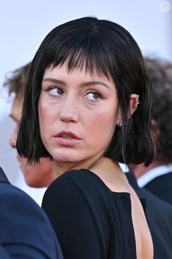 "Un moment, je me dis : 'Il n’est pas en train de galérer, il est en train de se noyer'".

Adele Exarchopoulos lors du tapis rouge de clôture du 82ème Festival International du Film de Venise au Lido de Venise, Italie, le 06 septembre 2025. Photo by Aurore Marechal/ABACAPRESS.COM