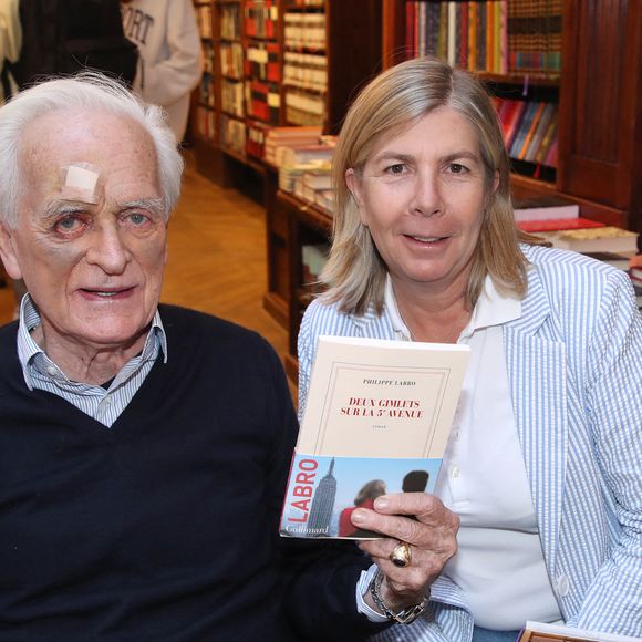 Exclusif - Philippe Labro et sa belle-fille Laetitia Brossette - Philippe Labro dédicace son livre « Deux gimlets sur la 5ᵉ Avenue » à la Librairie Galignani à Paris, France, le 5 Octobre 2024. 

© Bertrand Rindoff / Bestimage