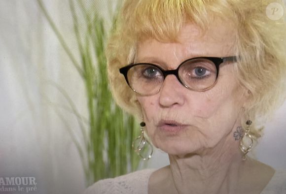 Même Sylvie n'a pu que s'en rendre compte par elle-même.

Denis, à la ferme chez lui avec ses prétendantes Sylvie et Romy dans "L'amour est dans le pré"