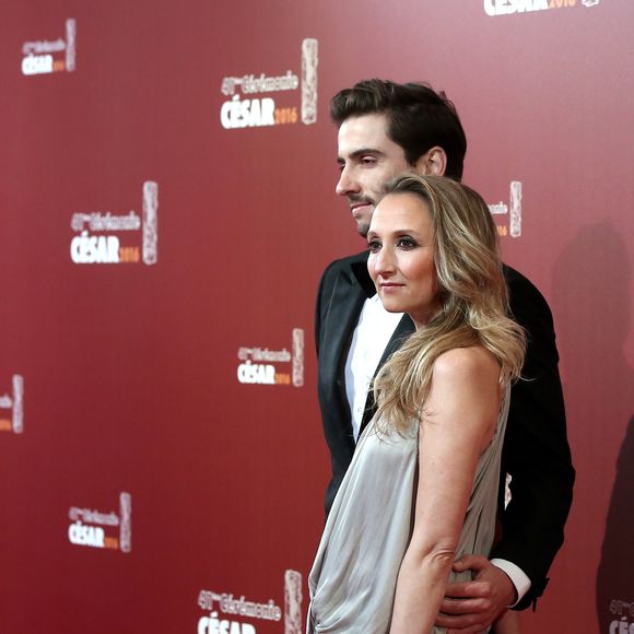 Audrey Lamy enceinte et son compagnon Thomas Sabatier - Photocall lors de la 41ème cérémonie des Cesar au théâtre du Châtelet à Paris, le 26 février 2016. © Borde-Jacovides/Bestimage