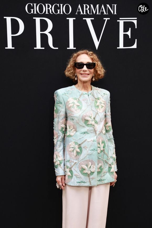 Les créations revisitées de la maison ont séduit les invités, entre velours et matières scintillantes.

Marisa Berenson au défilé Giorgio Armani Privé "Collection Haute Couture Automne/Hiver 2026-2027" lors de la Fashion Week de Paris, le 7 juillet 2026.

Florian Lavielle / Bestimage