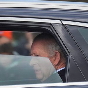 Le palais a rassuré sur l'état de santé du roi Charles III. 

Le roi Charles III est conduit en voiture de Clarence House, sa résidence londonienne ce Vendredi 28 mars 2025. ... Photo par Yui Mok/PA Wire - Abaca