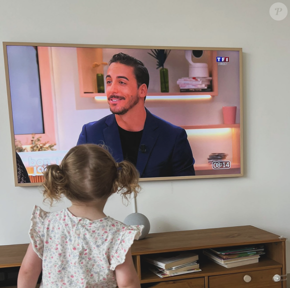 Le journaliste était déjà papa d'une petite fille, qu'il affiche de temps à autre sur ses réseaux sociaux. 

Capture d'écran du compte Instagram de Yani Khezzar