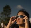 Les symptômes graves ne doivent pas être confondus avec une simple image rémanente temporaire.

La foule observe l'éclipse solaire en Galice, en Espagne, le 12 août 2026. 

© Brais Lorenzo/JNA via ZUMA Press Wire