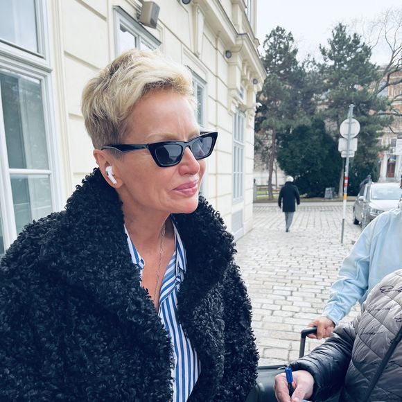 Adriana KAREMBEU, arrivée à l'hôtel Le Méridien pour le bal de l'Opéra 2026 à Vienne, Autriche, le 12 février 2026. Photo : Action Press / Bestimage
