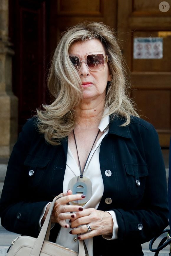 Valérie Trierweiler - Sorties des obsèques de Philippe Labro dans l'église de Saint-Germain-des-Prés à Paris le 13 juin 2025. © Dominique Jacovides - Christophe Clovis / Bestimage