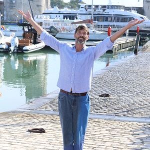 Laurent Kerusoré lors du photocall du 'Plus belle vie, encore plus belle' lors du 27ème Festival de la Fiction de la Rochelle, France, le 19 septembre 2025. © Denis Guignebourg/Bestimage