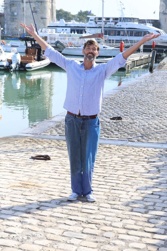 Laurent Kerusoré lors du photocall du 'Plus belle vie, encore plus belle' lors du 27ème Festival de la Fiction de la Rochelle, France, le 19 septembre 2025. © Denis Guignebourg/Bestimage