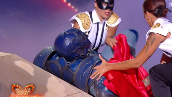 Mask Singer 8 : Le Gladiateur perd l'équilibre dès sa première apparition, tout le monde pensait que c'était Florent Manaudou mais...