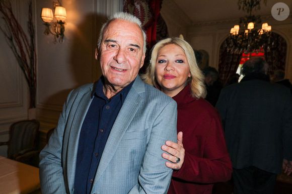 Michel Fugain et son épouse Sandra lors de la soirée de lancement du livre "Sardou Regards" de Bastien Kossek publié par les éditions Ramsay à l'hôtel Raphael, Paris, France, le 15 avril 2019. Photo par David Boyer/ABACAPRESS.COM