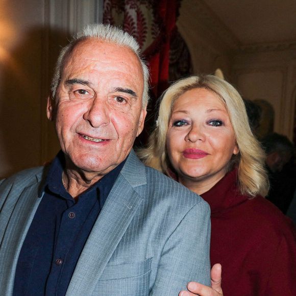 Michel Fugain et son épouse Sandra lors de la soirée de lancement du livre "Sardou Regards" de Bastien Kossek publié par les éditions Ramsay à l'hôtel Raphael, Paris, France, le 15 avril 2019. Photo par David Boyer/ABACAPRESS.COM